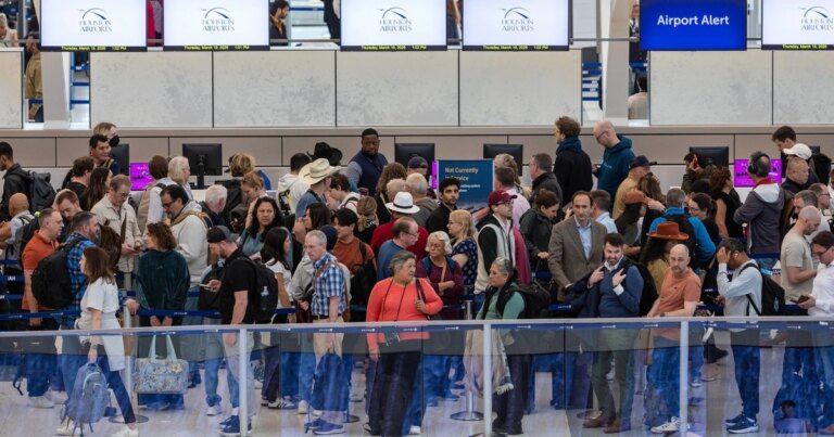 1774005292276_tdy_news_7a_gilchrist_airport_crowds_260320_S3_1920x1080-1kdsq8.jpg