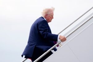 BESTPIX-President-Trump-Returns-To-The-White-House-From-Florida-truqgzpo.jpeg