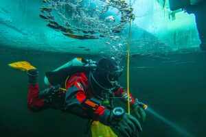 Finland_Arctic_Ice_Diving_47252.jpg