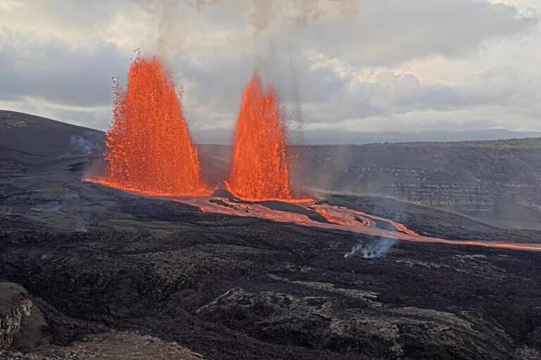 Hawaiis-Kilauea-volcano-erupts-creating-hazardous-conditions.jpg