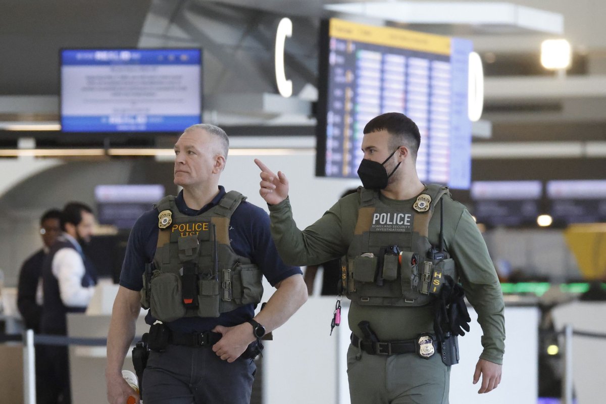 Homan-ICE-may-keep-working-at-airports-after-TSA-gets-paid.jpg