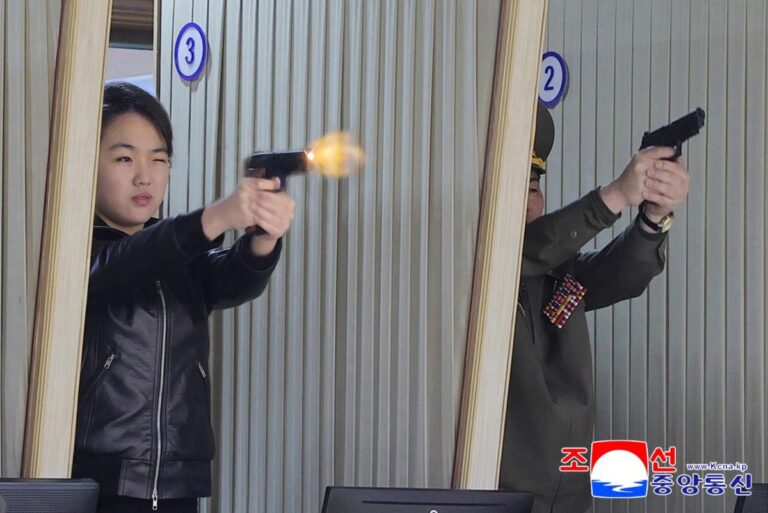 Kim-Jong-Un-daughter-Ju-Ae-test-pistols-at-munitions-factory.jpg
