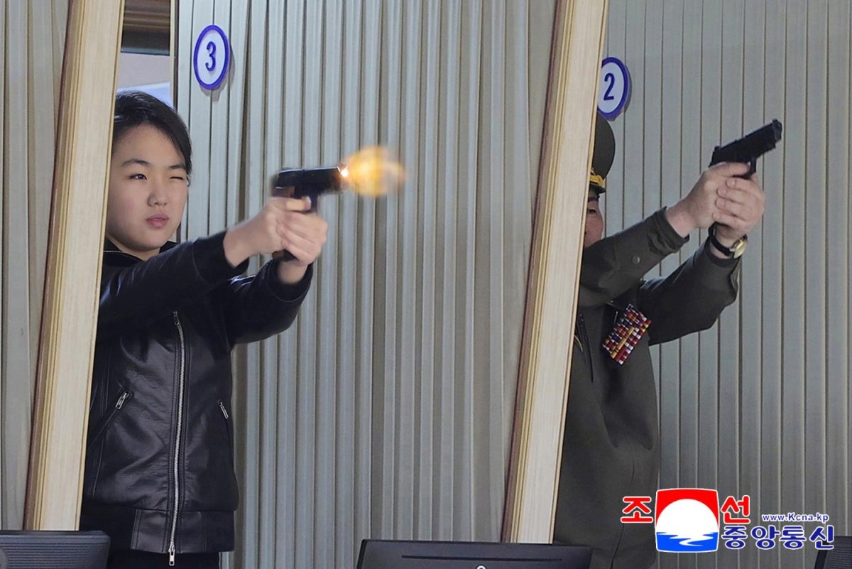 Kim-Jong-Un-daughter-Ju-Ae-test-pistols-at-munitions-factory.jpg