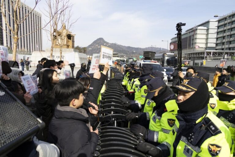 Low-pay-burnout-drive-young-South-Korean-police-to-quit.jpg
