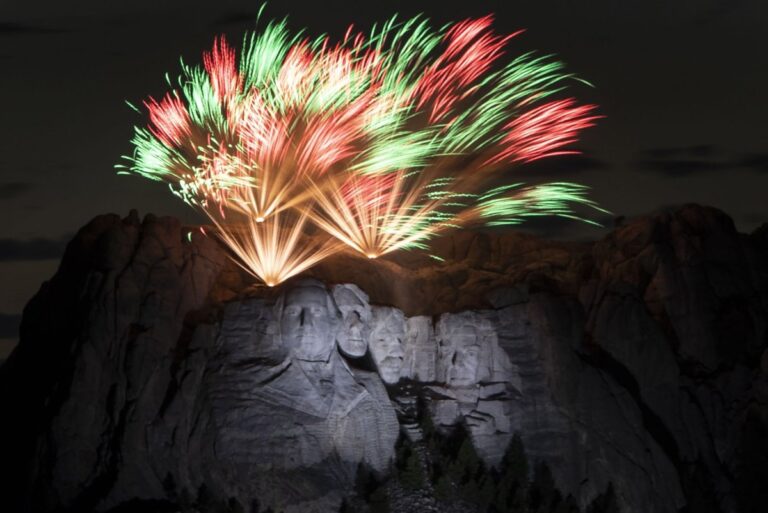 Mount-Rushmore-fireworks-to-return-for-Americas-250th-anniversary.jpg