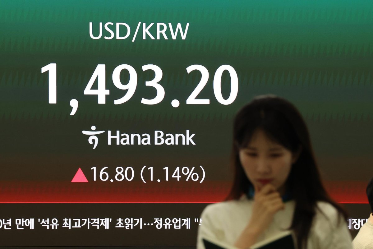 S-Korean-currency-slumps-to-17-yr-low-against-US-dollar-amid-Iran-crisis.jpg