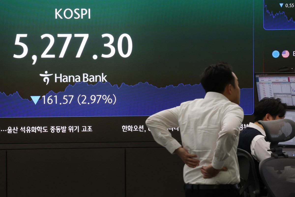 Seoul-stocks-dip-nearly-3-pct-amid-escalating-Middle-East-conflict.jpg