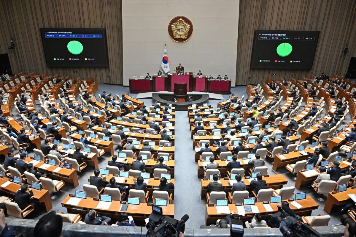 South-Korea-passes-currency-stabilization-bill-amid-economic-strain.jpg