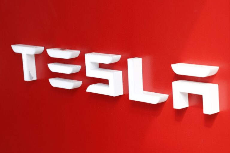 Tesla-wins-approval-to-supply-power-to-UK-households-and-businesses.jpg
