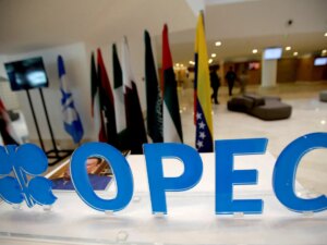 2022-09-16T131037Z_267528484_RC2CIW9BLDA4_RTRMADP_3_SAUDI-RUSSIA-OIL.jpg