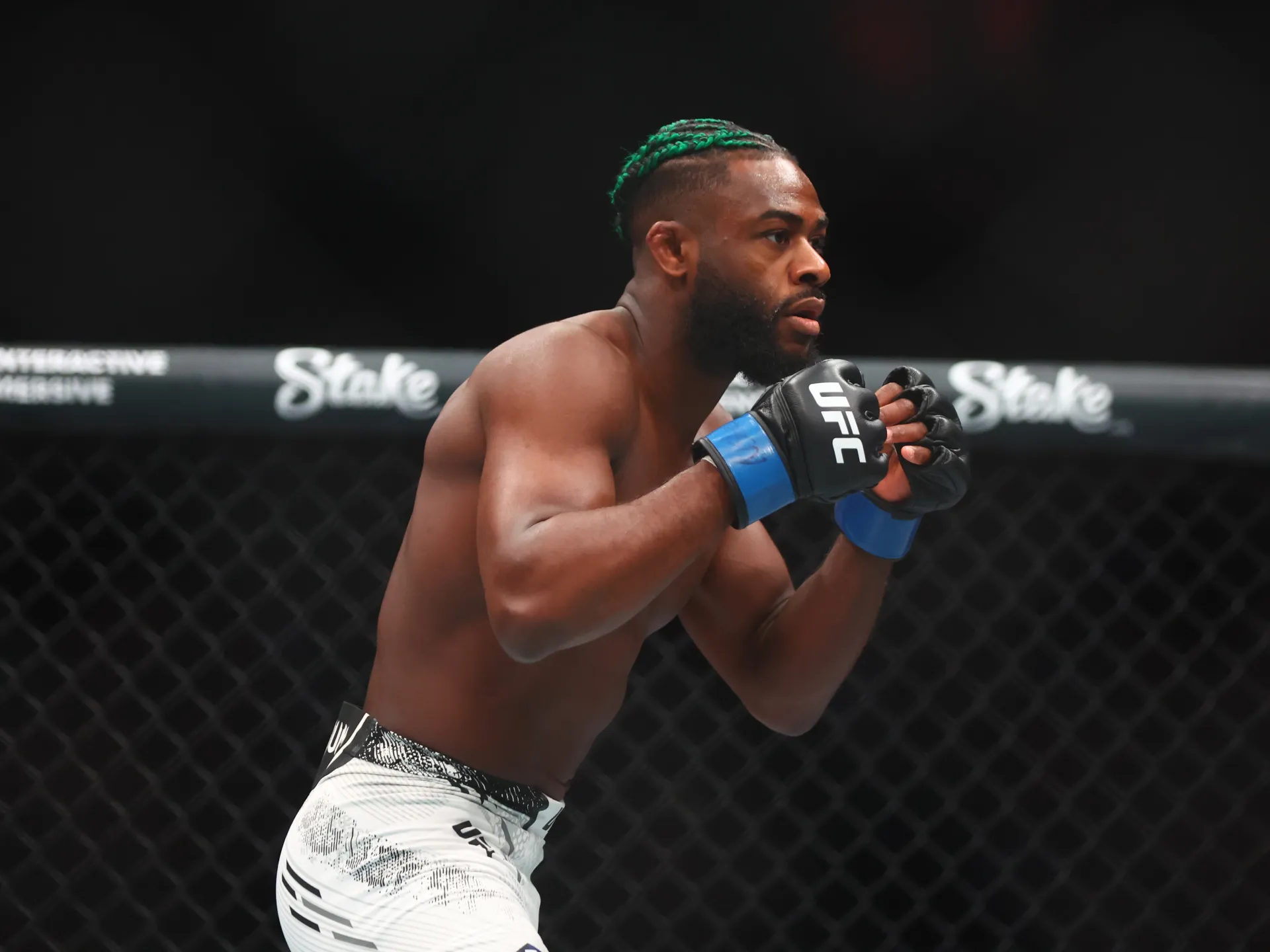 2024-04-18T073543Z_701727683_MT1USATODAY23052646_RTRMADP_3_MMA-UFC-300-KATTAR-VS-STERLING-1777183069.webp