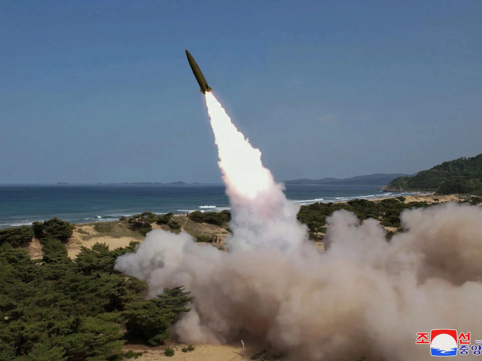2024-05-17T221739Z_387796280_RC2MS7AYSG17_RTRMADP_3_NORTHKOREA-MISSILES-1776557854.jpg
