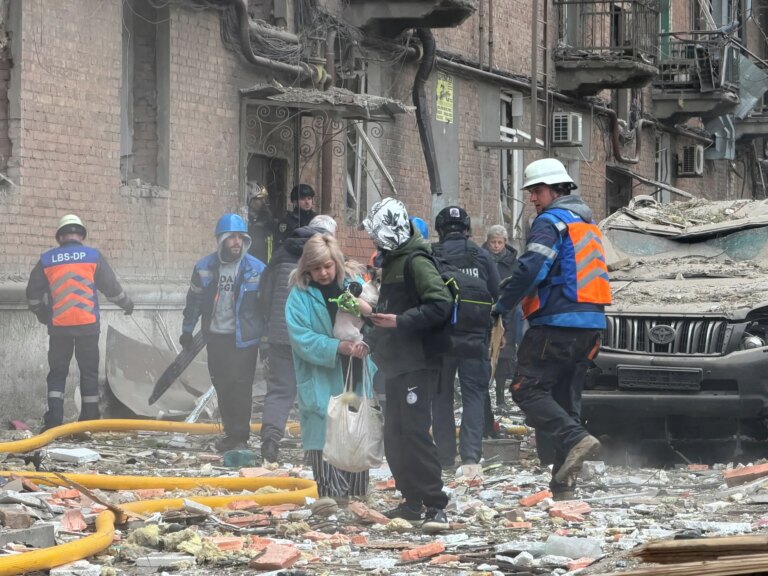 2026-04-25T070631Z_212452774_RC24WKA4KB5B_RTRMADP_3_UKRAINE-CRISIS-ATTACK-DNIPRO-1777102699.jpg