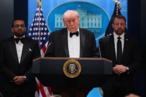 2026-04-26T023628Z_1193276262_RC2QWKAHIB0V_RTRMADP_3_USA-TRUMP-DINNER.jpg
