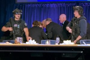 2026-04-26T042216Z_589939342_RC2KWKAQJ7QW_RTRMADP_3_USA-TRUMP-DINNER.jpg