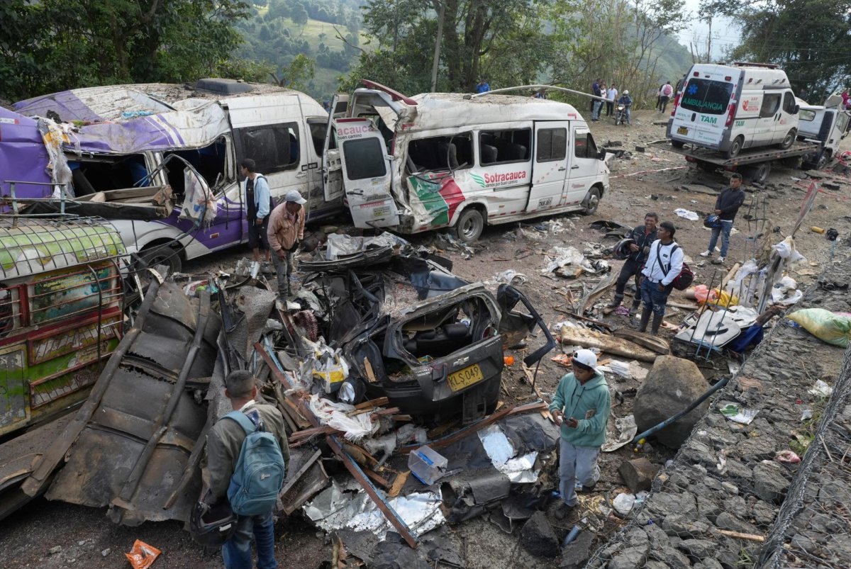 Colombian-authorities-search-for-suspect-in-deadly-highway-bombing.jpg
