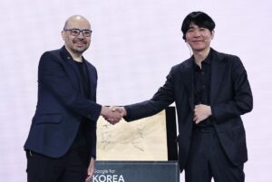 DeepMind-chief-reunites-with-baduk-champion-10-yrs-after-historic-match.jpg