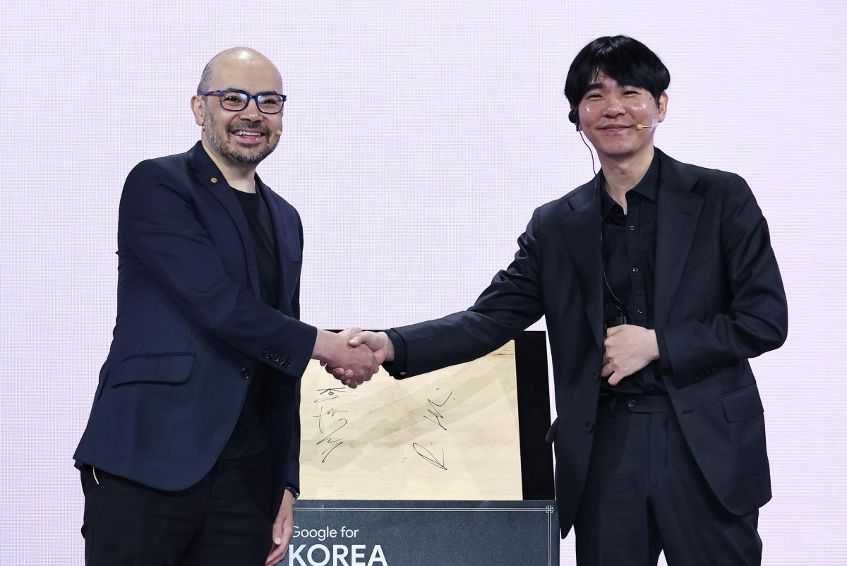 DeepMind-chief-reunites-with-baduk-champion-10-yrs-after-historic-match.jpg
