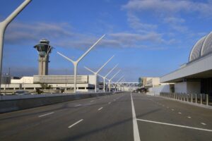 FAA-to-investigate-after-plane-nearly-hits-2-trucks-at-LAX.jpg