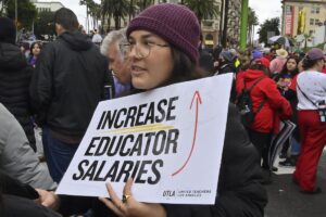 Los-Angeles-schools-avoid-strike-make-deals-with-unions.jpg