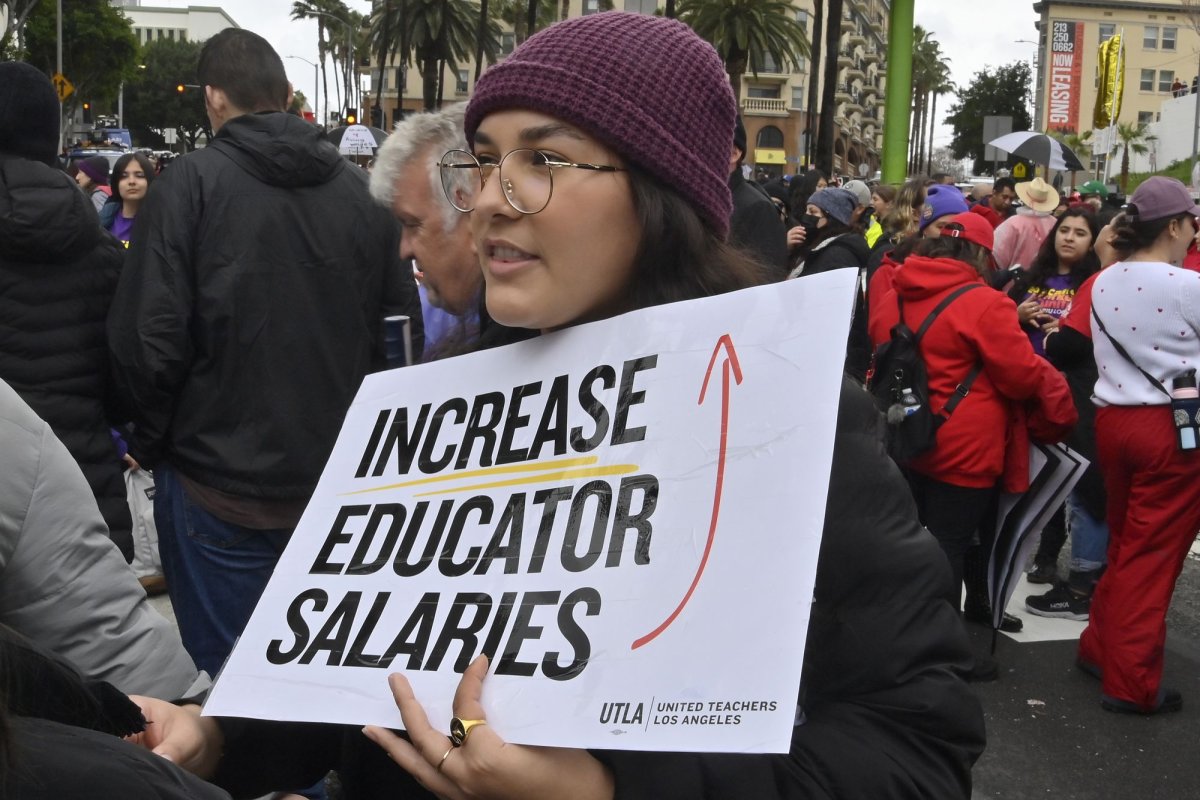 Los-Angeles-schools-avoid-strike-make-deals-with-unions.jpg