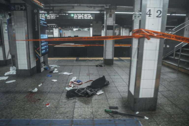 Man-attacks-3-with-machete-killed-by-police-in-Grand-Central-Station.jpg