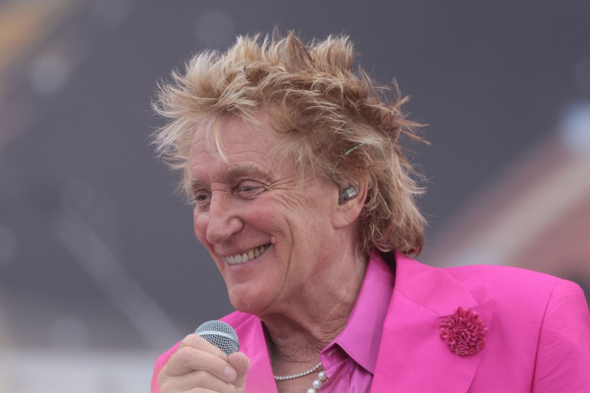 Rod-Stewart-Grammy-Salute-special-to-air-May-19-on-CBS-Paramount.jpg