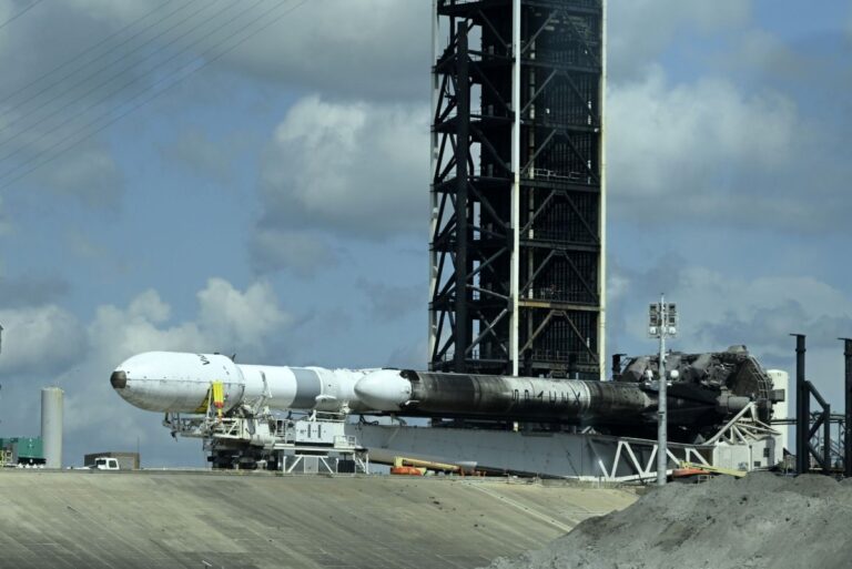 SpaceX-Falcon-Heavy-rocket-set-for-launch-from-Florida.jpg