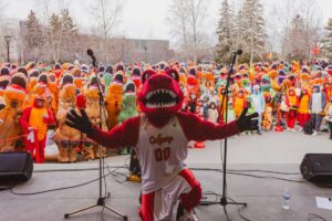 University-breaks-world-record-with-682-people-in-dinosaur-costumes.jpg