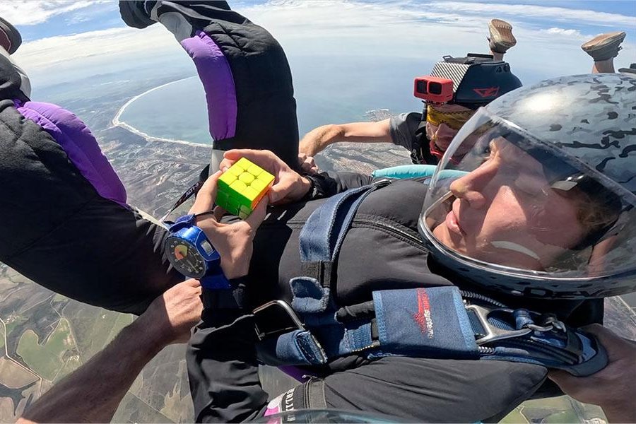 YouTuber-breaks-Rubiks-cube-record-while-skydiving.jpg