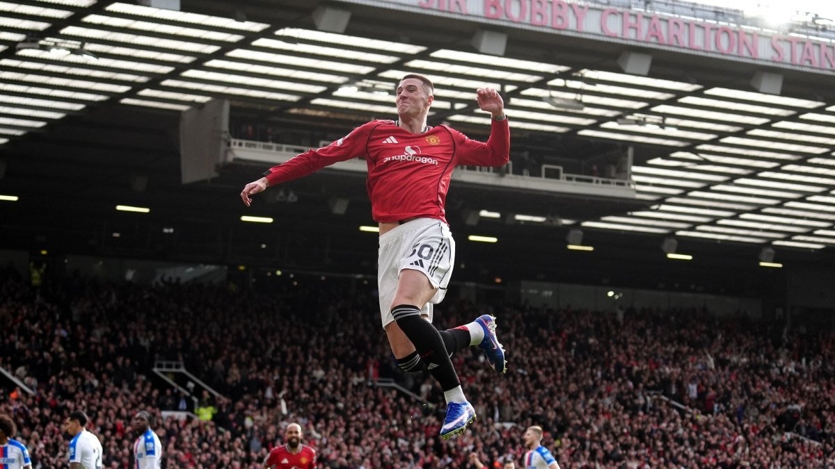 man-united-benjamin-sesko-1777312824.jpg