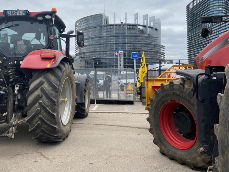2024-02-06T122202Z_453854673_RC2YW5AL4WA8_RTRMADP_3_EUROPE-FARMERS-1707234007.jpg