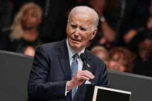 2026-05-27T011544Z_800120235_RC27ZJADXDJP_RTRMADP_3_BIDEN-LAWSUIT-DOJ.JPG