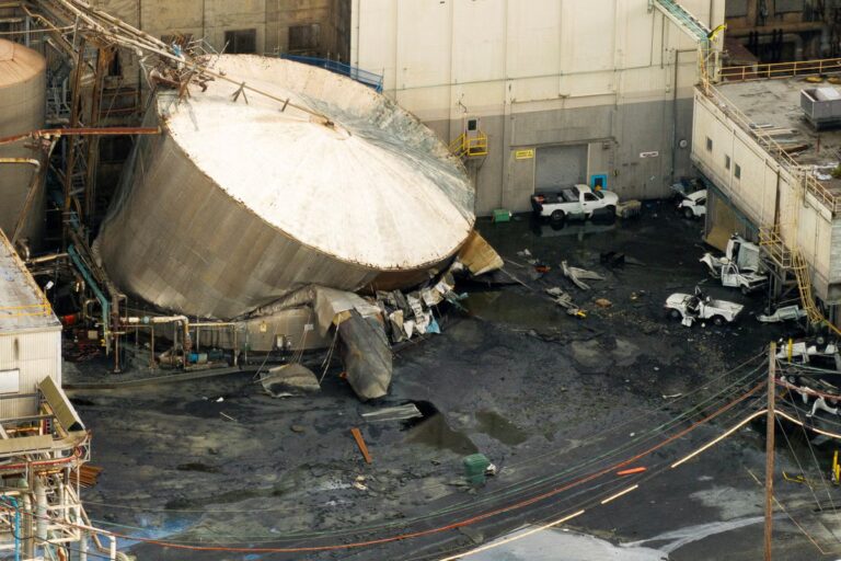 2026-05-27T165459Z_1227551878_RC28HLAT5GVY_RTRMADP_3_USA-WASHINGTON-CHEMICAL-TANK.JPG