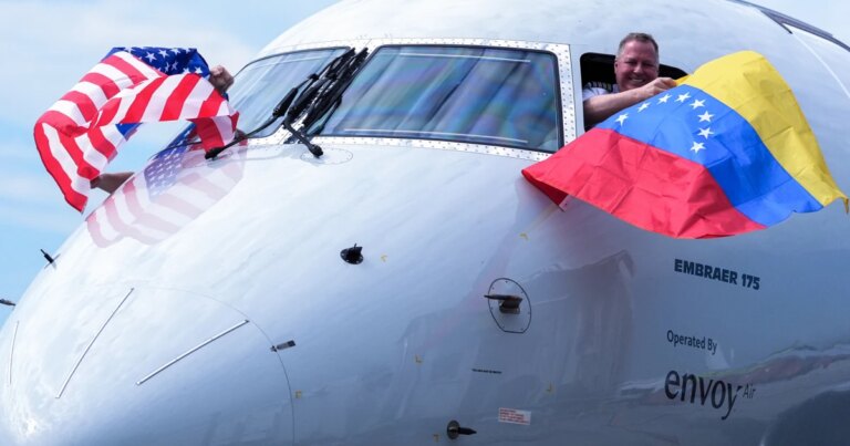 260430-AA-venzuela-us-flight-vsb-2005-8a8f08.jpg