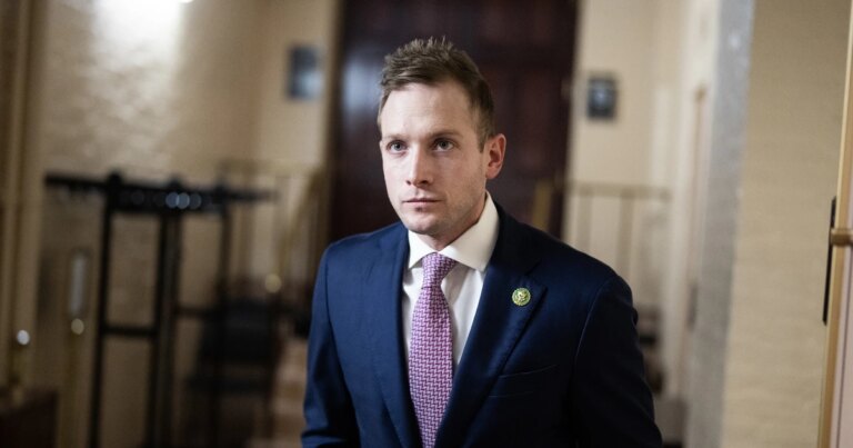 260514-max-miller-ww-1748-1f3f43.jpg