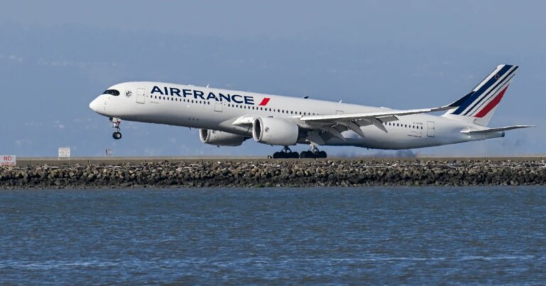 260520-air-france-airplane-ebola-vsb-2345-4ce907.jpg