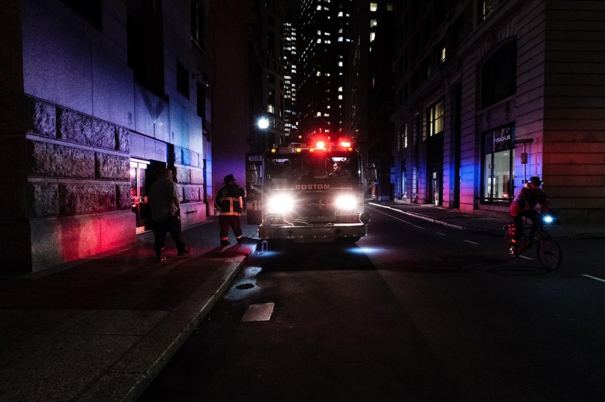 3-killed-5-hurt-when-vehicle-runs-onto-Oakland-Calif-sidewalk.jpg