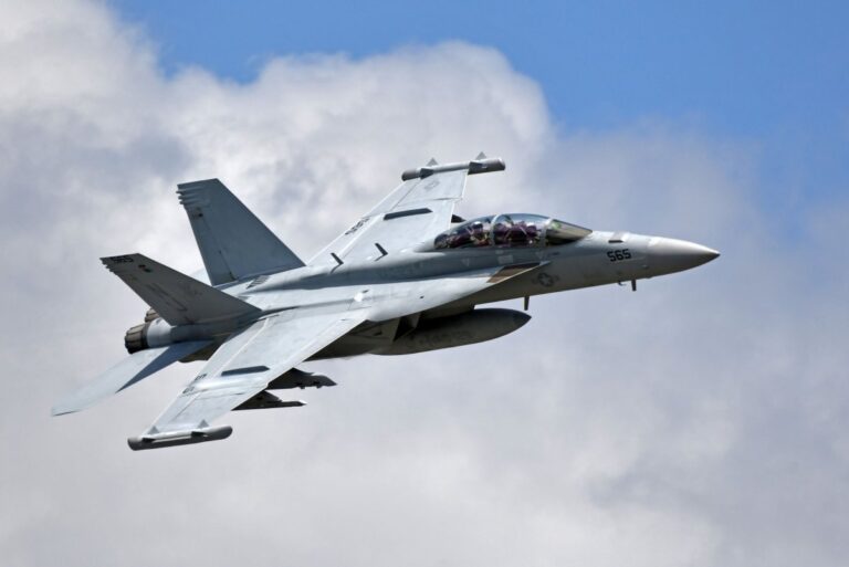 4-Navy-jet-pilots-eject-safely-after-fiery-Idaho-airshow-collision.jpg