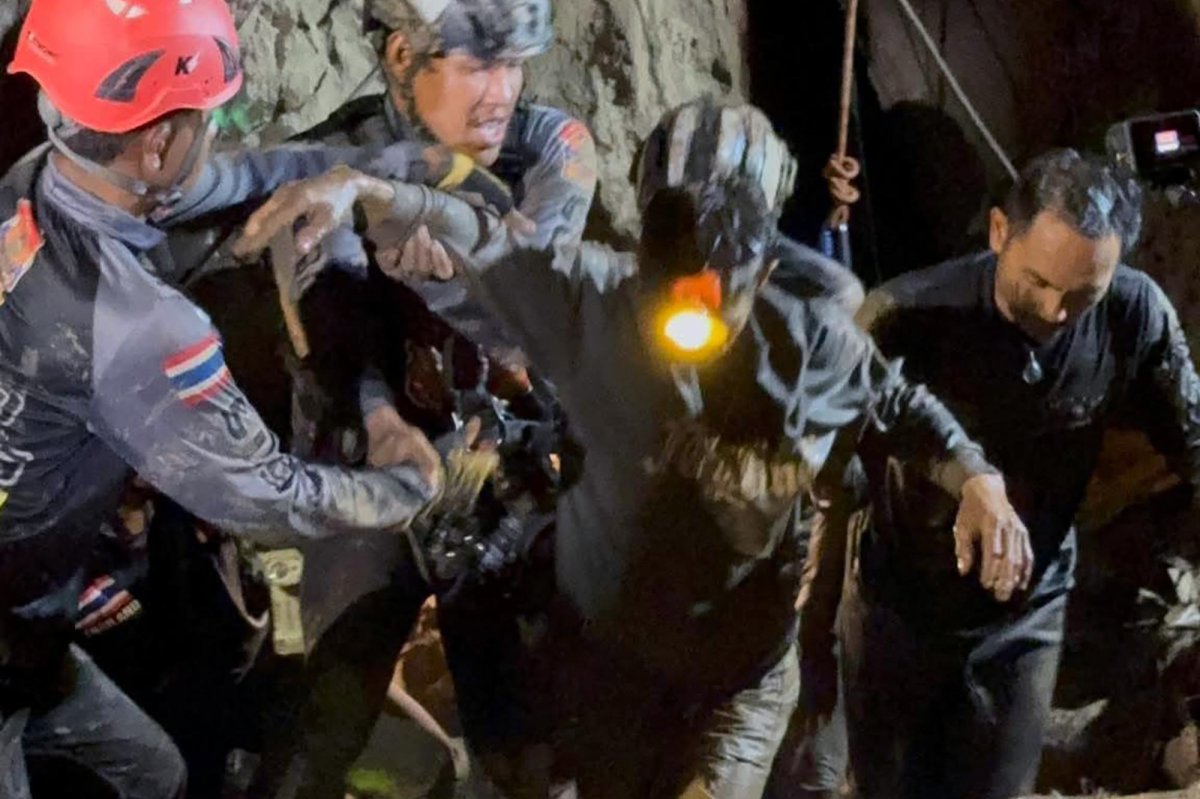 4-miners-walk-out-of-Laos-mine-after-water-recedes-2-still-missing.jpg