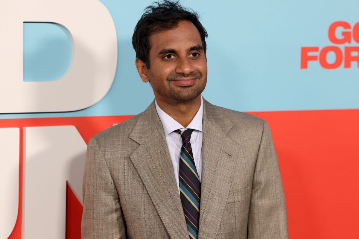 Aziz-Ansari-plays-Kash-Patel-in-Saturday-Night-Live-cold-open.jpg