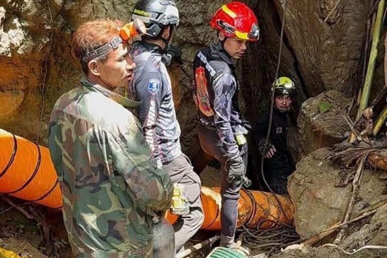 Cave-divers-scramble-to-rescue-7-people-trapped-underground-in-Laos.jpg