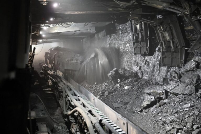China-coal-mine-blast-kills-82-in-deadliest-mining-disaster-in-17-years.jpg