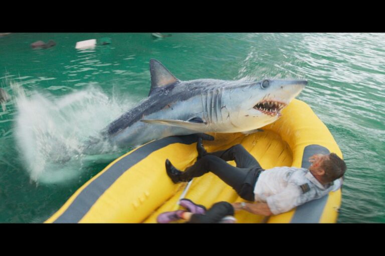 Deep-Water-star-Aaron-Eckhart-used-flying-fears-for-pilot-role.jpg