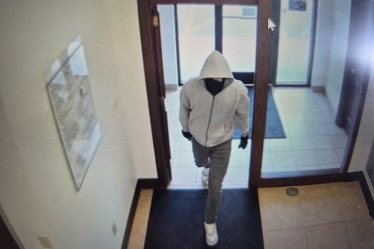 Fatal_Bank_Robbery_45449.jpg