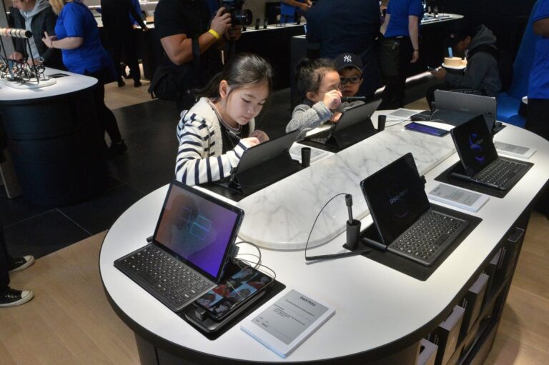 Government-issues-surgeon-generals-advisory-on-childrens-screen-time.jpg