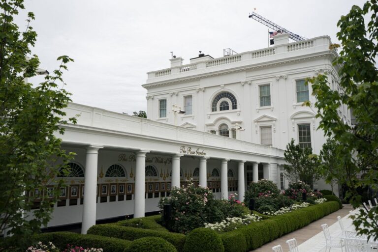 Gunshots-heard-near-White-House-suspect-hospitalized.jpg