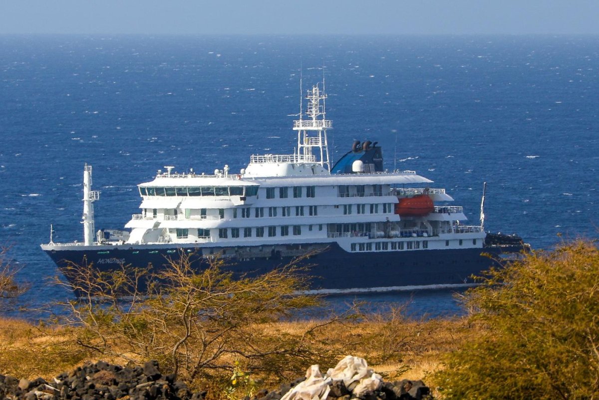 Hantavirus-hit-cruise-ship-docks-in-Spain-passengers-disembark.jpg