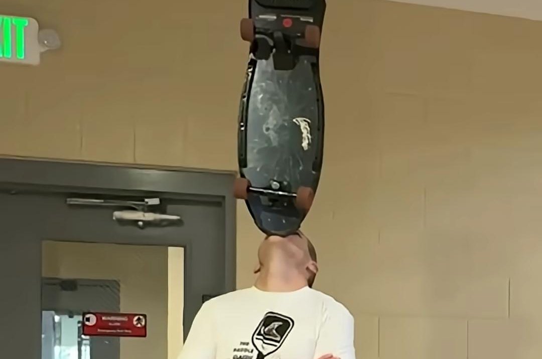 Idaho-man-balances-skateboard-on-his-chin-for-over-an-hour.jpg
