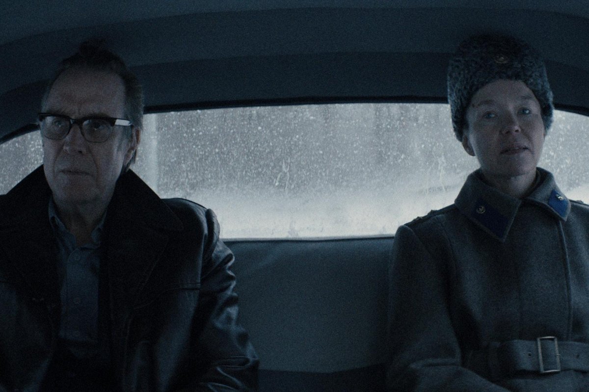 Martin-Star-City-characters-in-paranoid-fragile-situation.jpg